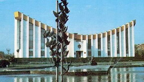 Як у Києві будували знаменитий  