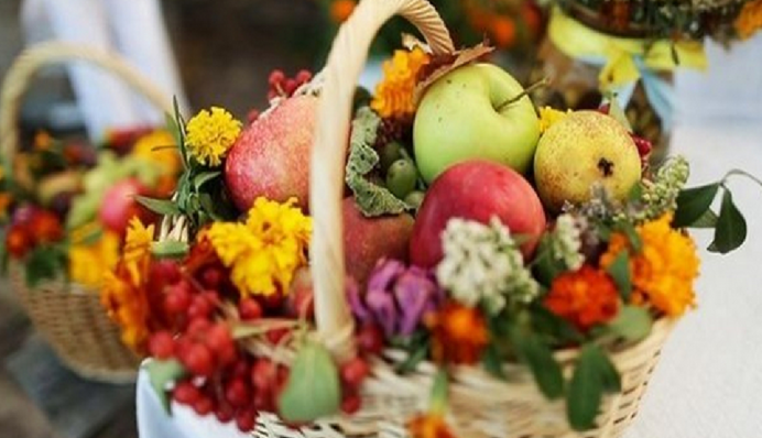 Яблучний Спас: що кладуть у кошик для освячення у церкві і чому не можна їсти яблука