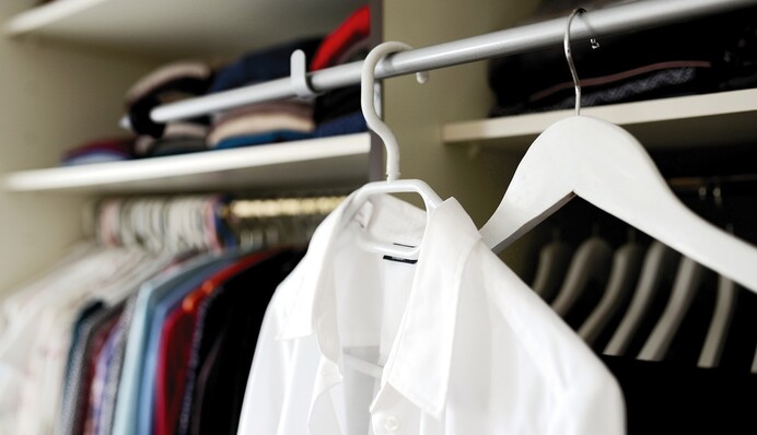 Як без ароматизаторів позбутися неприємних запахів у шафі: кілька хитрощів