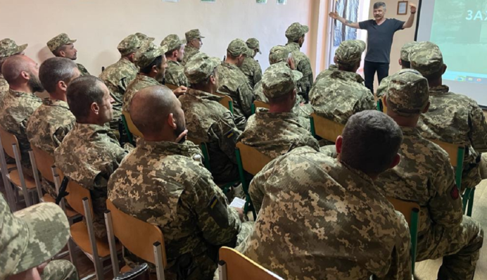 Сколько Украина должна мобилизовать людей ежемесячно: озвучена невероятная цифра