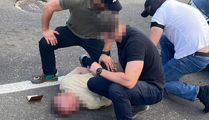 Виробляли фальшиві довідки для ухилянтів: у Києві затримали на 