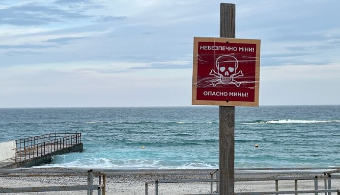 На одеському пляжі знайшли міну, людей екстрено евакуюють: відео