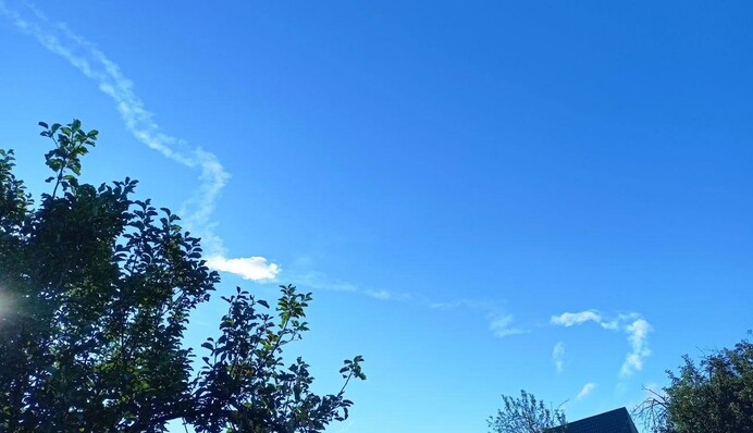 В Росії знову скаржаться на дрони: в небі свіжа "бавовна", фото і відео