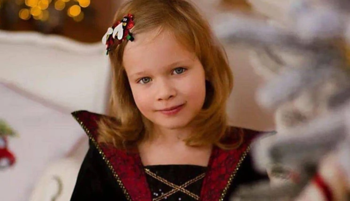 Їй було лише шість років: відео прощання в Чернігові з дівчинкою, вбитою російською ракетою