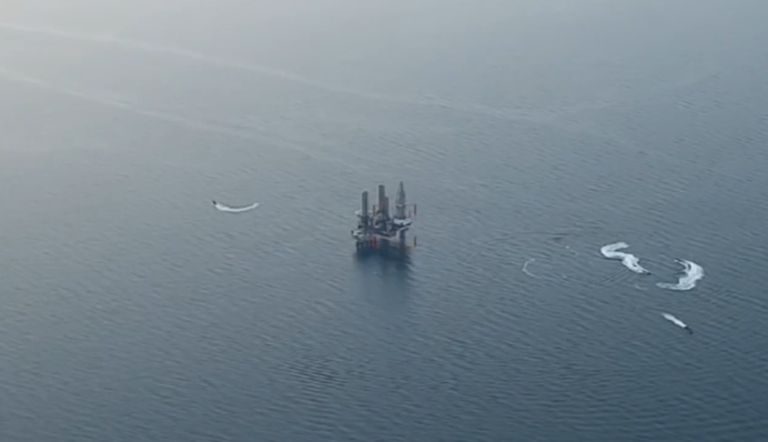 Недалеко от острова Змеиный произошел бой между украинским катером и российским самолетом: видео