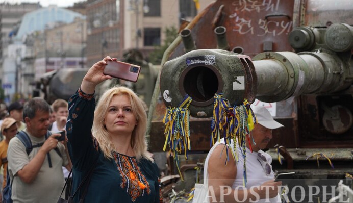 В вышиванках и с флагами Украины: киевляне вышли на Крещатик в День Независимости, фоторепортаж