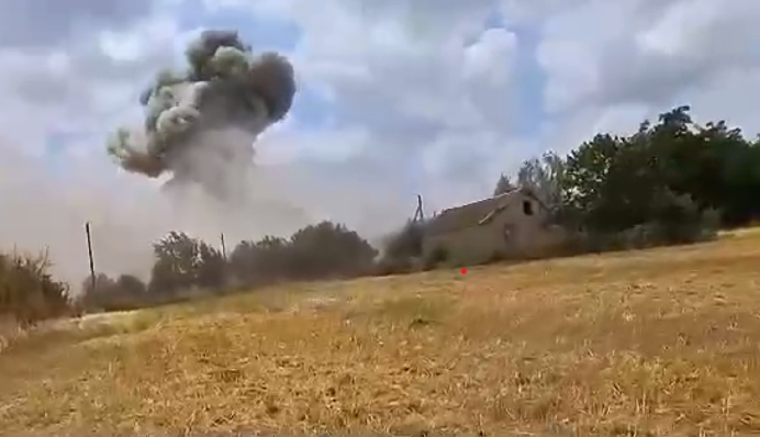 У Токмаку ЗСУ влучили в командний пункт росіян: відео