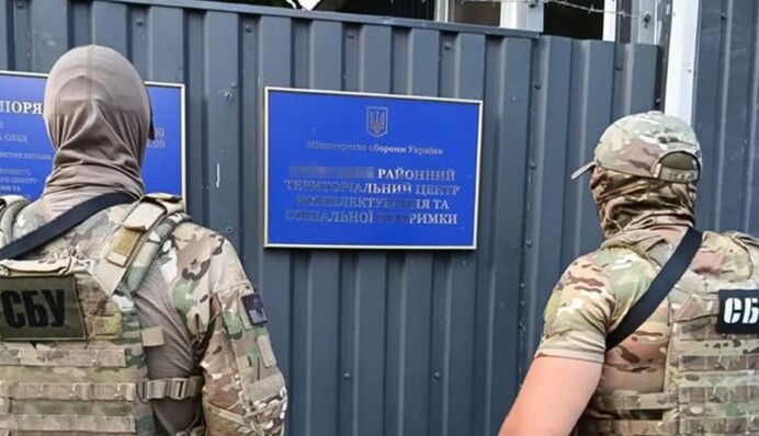 Есть деньги - нет призыва: на взятках разоблачили еще 