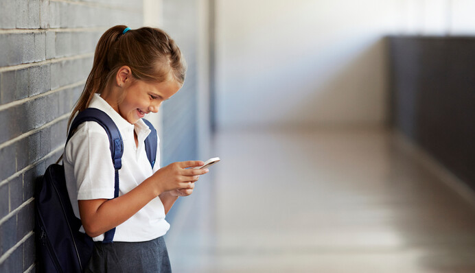 Телефон для первоклассника: как подготовить ребенка к использованию гаджетов в школе