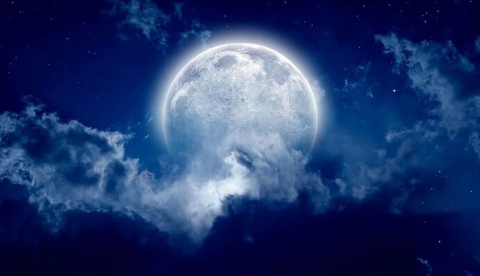 Будут на седьмом небе от счастья: Голубое полнолуние готовит перемены в жизни трех знаков Зодиака