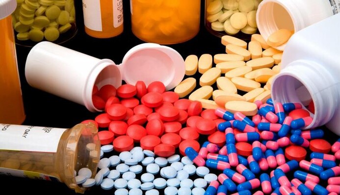 Змушує бактерії вчиняти самогубство: вчені винайшли суперантибіотик