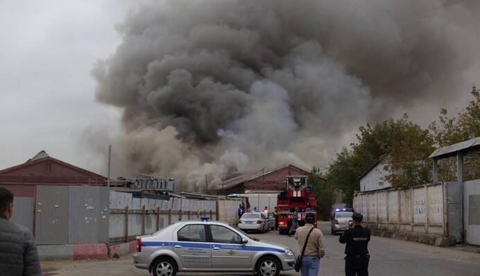 Знову палять не там? У Москві спалахнула пожежа біля трьох вокзалів, кадри