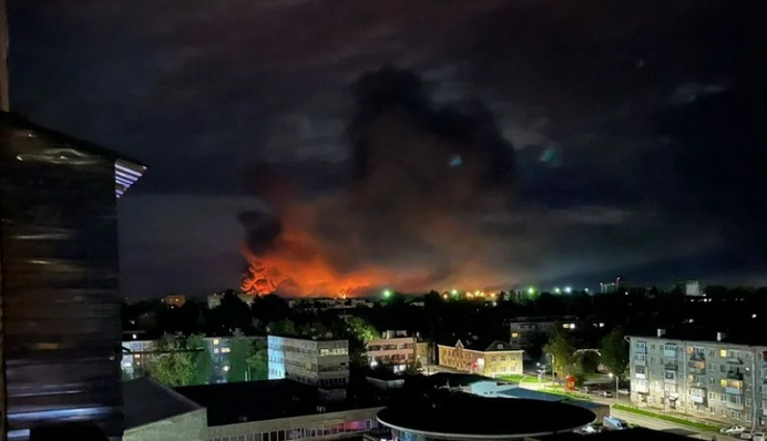 По всій Росії вночі гриміли потужні вибухи: куди прилетіла 