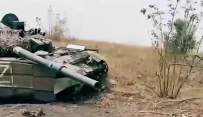 Разбитые танки, впереди 