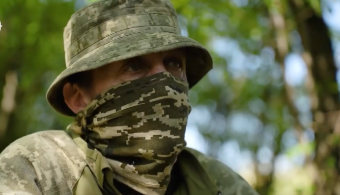 Їв плоди кущів, ховався по посадках: історія бійця, що першим зайшов у Роботино, відео