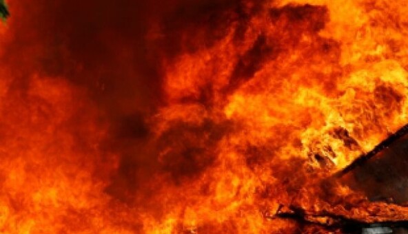 В Санкт-Петербурзі спалахнула потужна пожежа на нафтобазі: місцеві чули вибухи, фото і відео