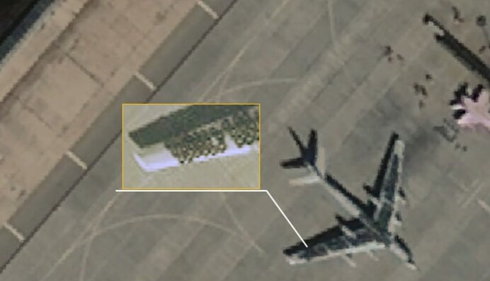 "Бавовни" буде ще більше: окупанти придумали "захист" літаків на аеродромах, кадри