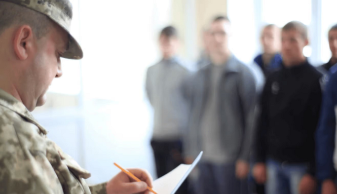 Будет три этапа: как вернуть сбежавших за границу уклонистов, видео