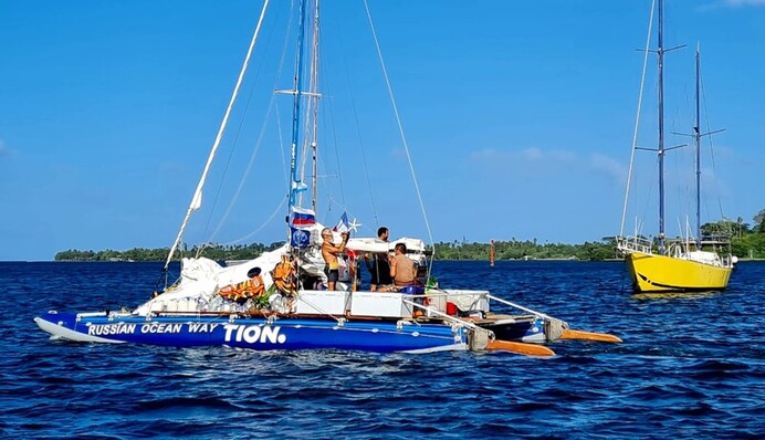 До волны новых мемов – 3,2,1: акулы потопили катамаран с россиянами в Тихом океане