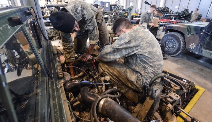 Повний соцпакет: де в Україні слюсарям платять 50 тисяч на місяць