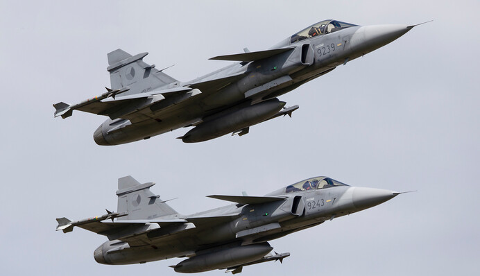 Швеция может передать Украине истребители Gripen: чем они отличаются от F-16