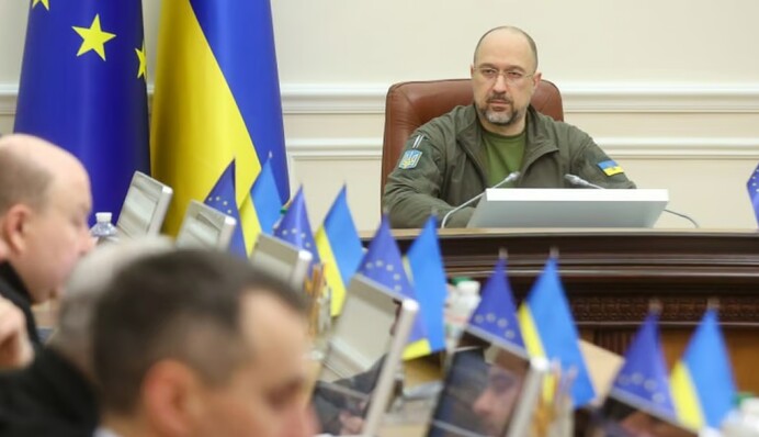 Зарплату повысят в два этапа: правительство утвердило проект бюджета на 2024 год