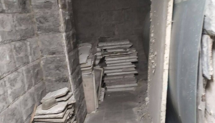 Разбитые унитазы и полная антисанитария: студенты киевского вуза показали укрытия, фото