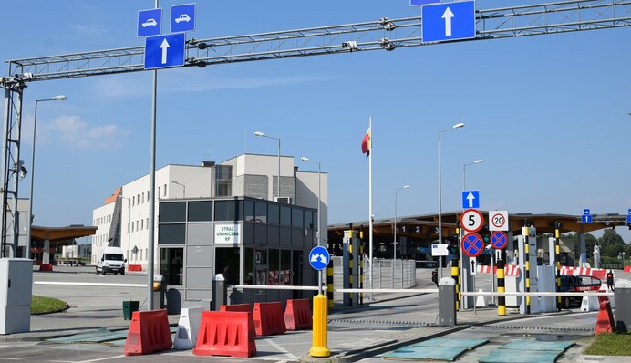 Хто з чоловіків може виїзджати за кордон в 2023 році: названі категорії