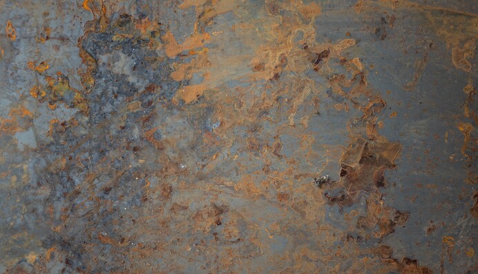 Помогут обычные цитрусовые: лайфхак по удалению ржавчины в домашних условиях