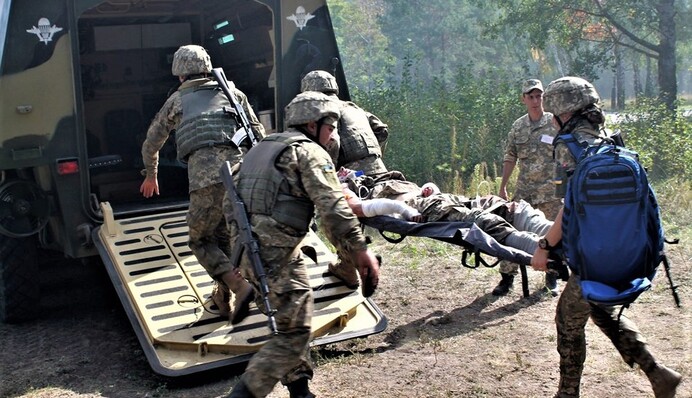 Саниструктору по контракту в ВСУ готовы платить до 110 тысяч: основные требования к кандидатам