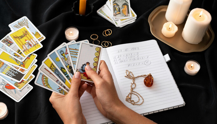 На Овнів чекають різкі зміни, для Дів прийшов час діяти: гороскоп Таро для всіх знаків