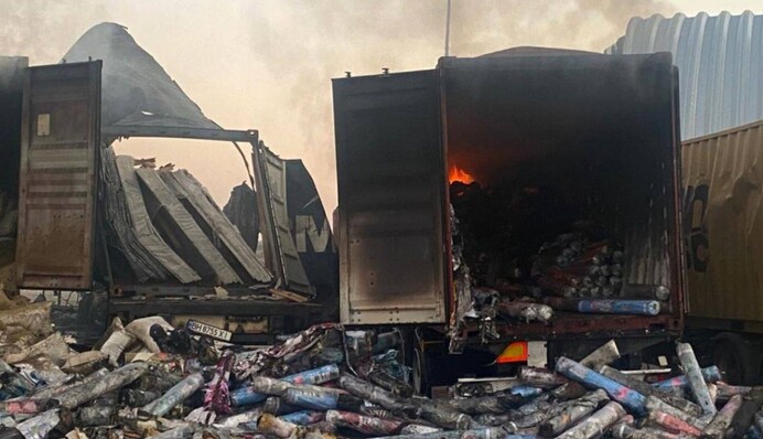 Россияне обстреляли пункт пропуска на границе с Румынией: фото и видео ужасных последствий