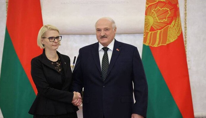 Угорщина першою з країн ЄС вручила вірчі грамоти Лукашенку через три роки після виборів