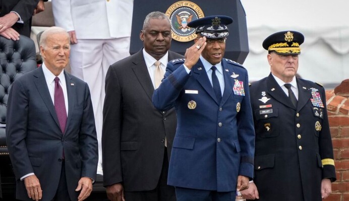 В США официально сменился главнокомандующий армией: кто пришел на смену Марку Милли