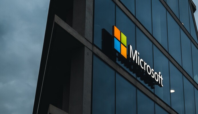 Нехай сидять без технологій: Microsoft припинив продовження ліцензій компаніям з Росії