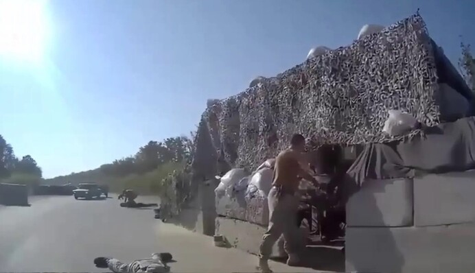 В Харькове люди с автоматами напали на блокпост полиции: видео и все детали