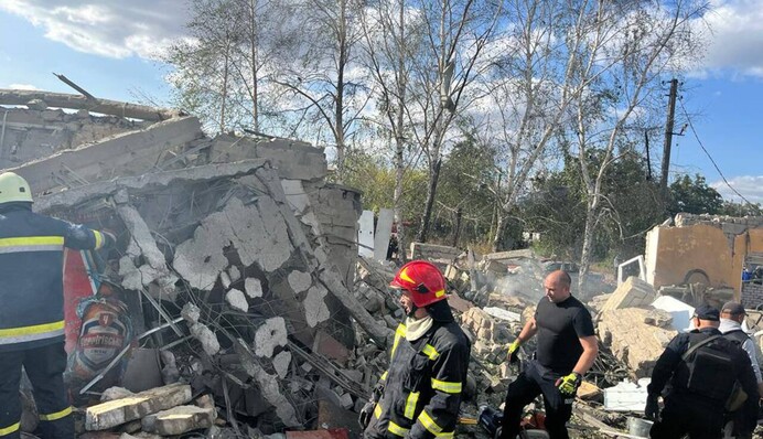 Загинули 50 людей: росіяни обстріляли сільський магазин на Харківщині, фото