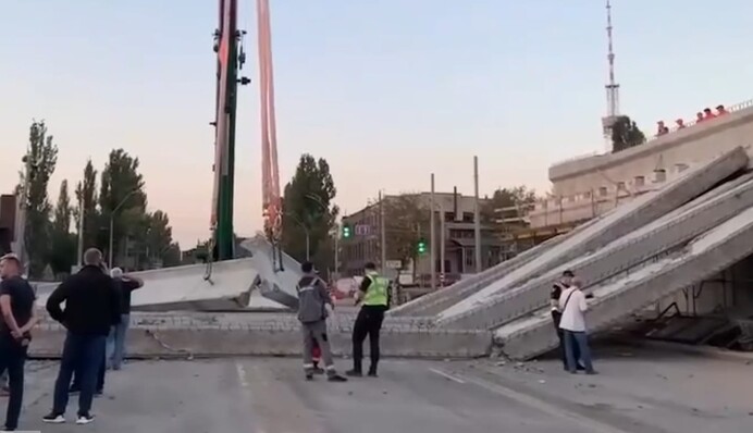 Обвал Дегтяревского моста: силовики начали масштабные обыски по делу, фото