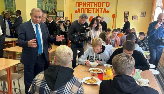 Беларусь присоединилась к похищению украинских детей: у Лукашенко показали кадры с 