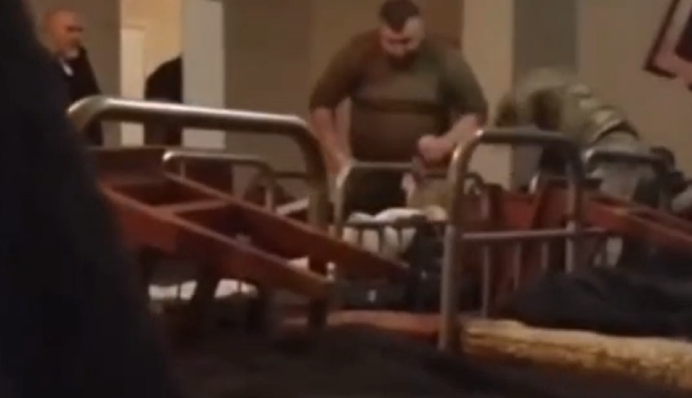 Тернопільський ТЦК знову в центрі скандалу: в мережу злили відео побиття людини