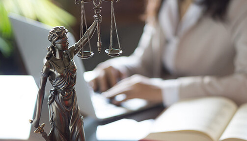 ​С днем юриста! Красивые открытки, стихи и смс-поздравления с праздником