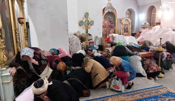 Люди тілами прикривали один одного: росіяни вдарили по церкві у Херсоні під час богослужіння, фото