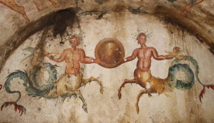 Время не коснулось реликвий: в Италии нашли некрополь с фресками трехглавого Цербера, фото
