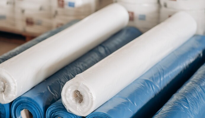 Зачем в авто пищевая пленка: опытные водители раскрыли секрет