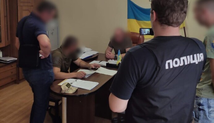 Зачислил футболистов на фиктивную службу: на Прикарпатье офицер ТЦК получил подозрение