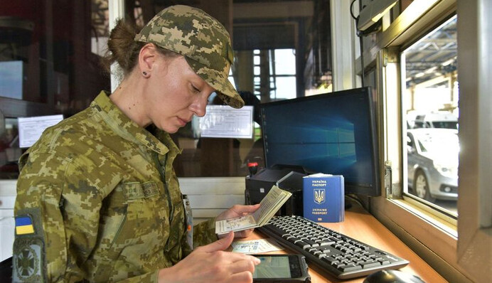 Снятие и исключение из военного учета: кому можно выезжать из Украины