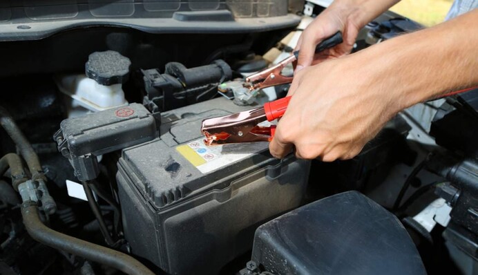 Как завести авто с разряженным аккумулятором: семь лайфхаков