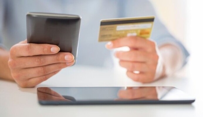 Крупнейший интернет-банк Украины приостановит работу: стали известны время и причина