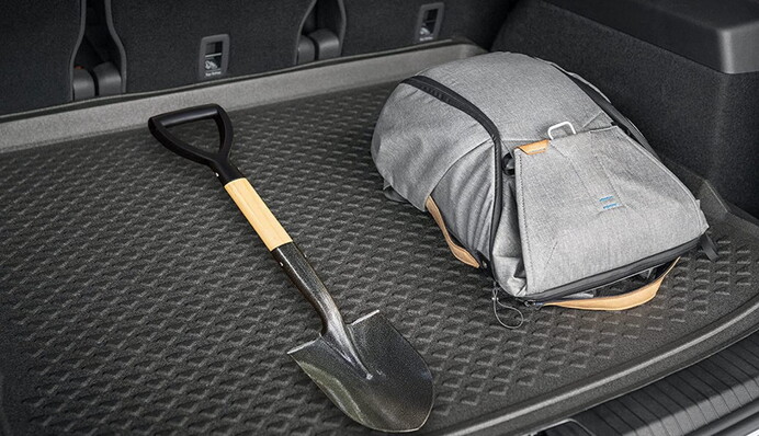 Что положить в багажник перед наступлением зимы: полезные советы водителям