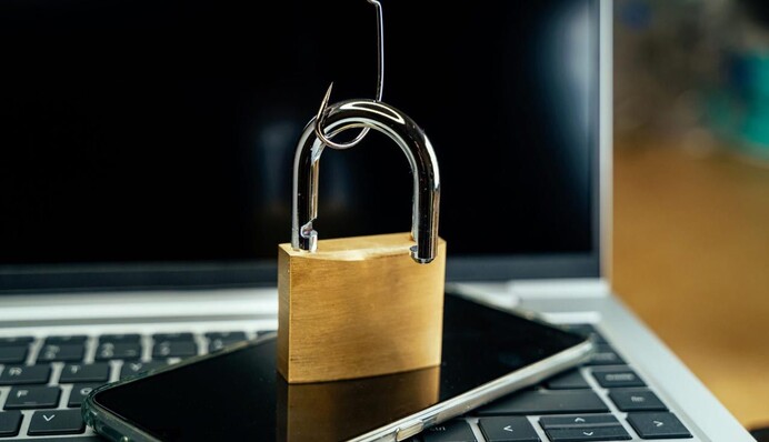 Как защитить технику от взлома: в Минцифре озвучили полезные советы